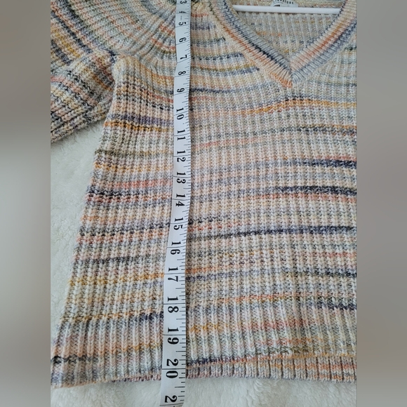 Signature Reitmans V neck Sweater size medium - Picture 5 of 9